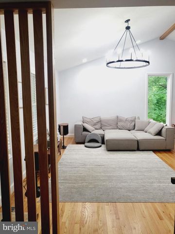 1626 LINWAY PARK DR, Mclean, VA 22101