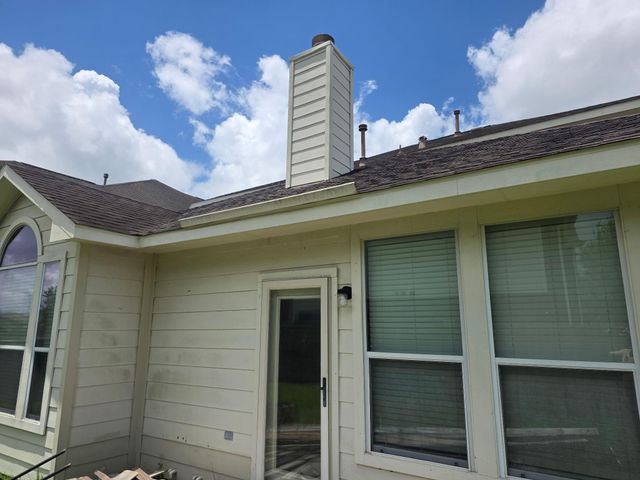 3303 Village Pond Lane, Fresno, TX 77545