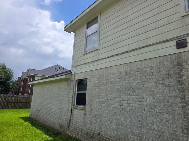 3303 Village Pond Lane, Fresno, TX 77545