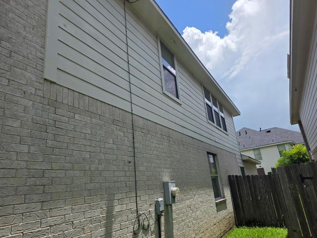 3303 Village Pond Lane, Fresno, TX 77545
