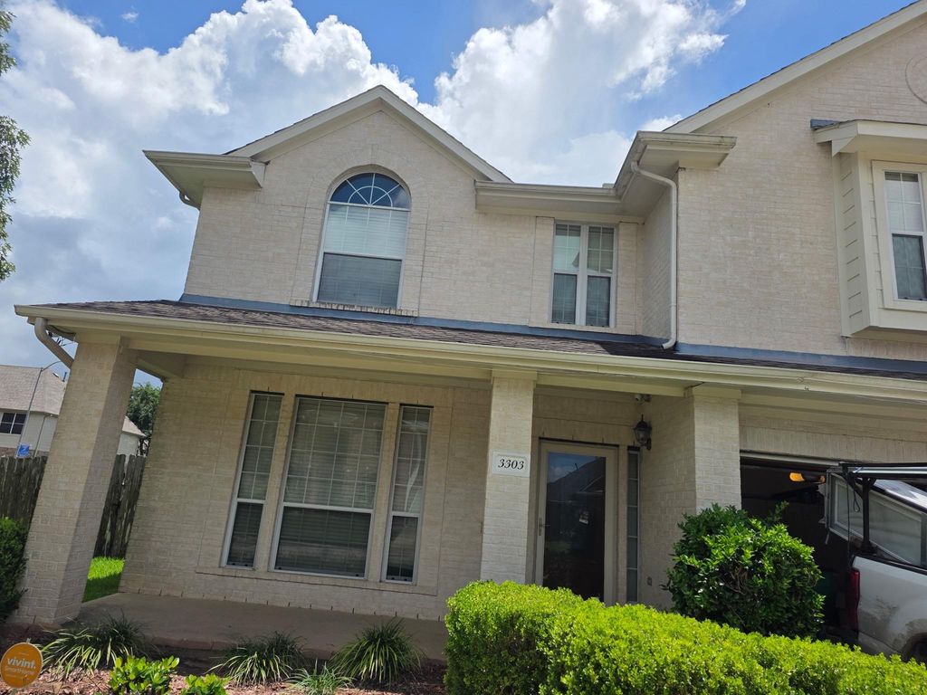 3303 Village Pond Lane, Fresno, TX 77545