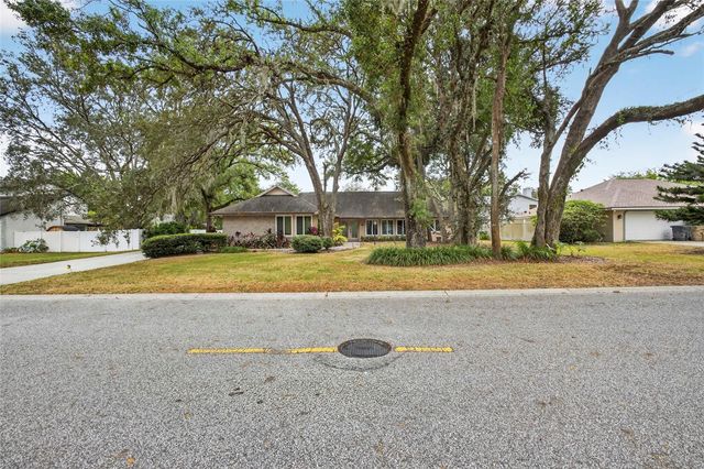 6317 E 113TH AVENUE, Temple Terrace, FL 33617