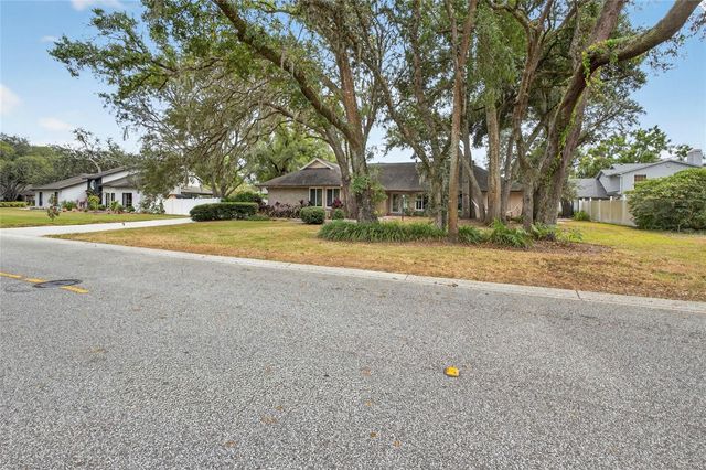 6317 E 113TH AVENUE, Temple Terrace, FL 33617