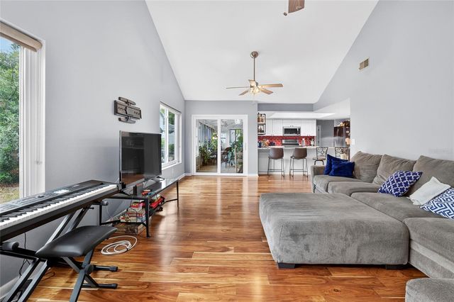 6317 E 113TH AVENUE, Temple Terrace, FL 33617