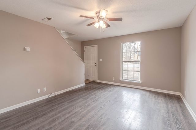 461 Martha Ln Apt B, Clarksville, TN 37043