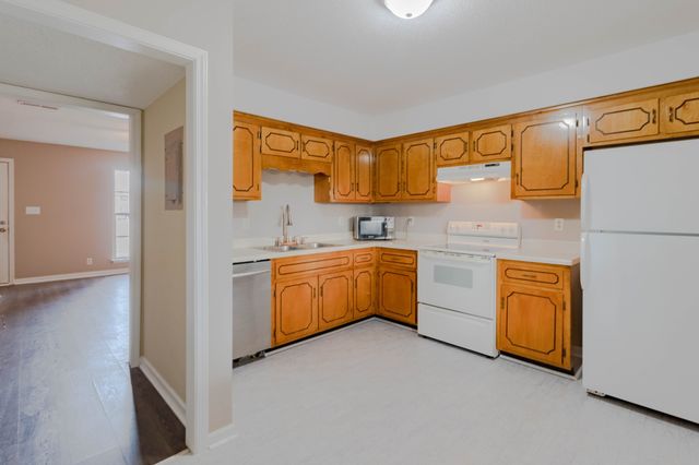461 Martha Ln Apt B, Clarksville, TN 37043