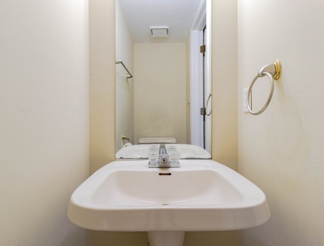 461 Martha Ln Apt B, Clarksville, TN 37043