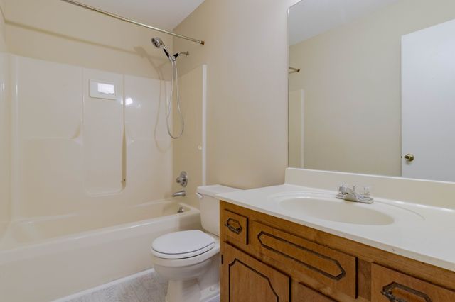 461 Martha Ln Apt B, Clarksville, TN 37043