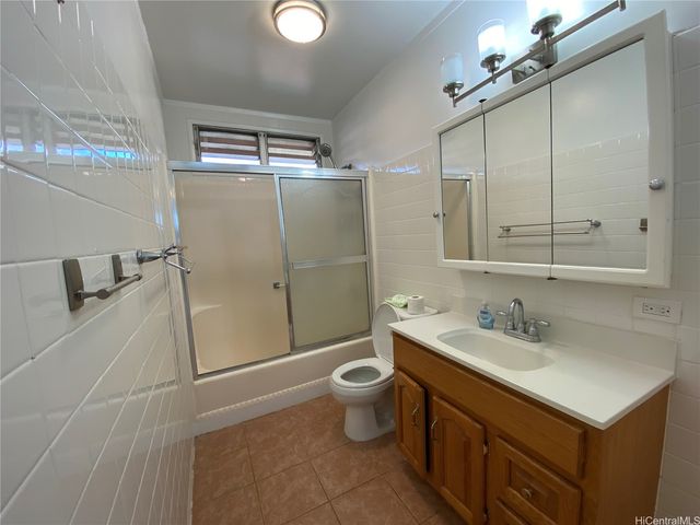 98-1387 Nola Street A, Pearl City, HI 96782