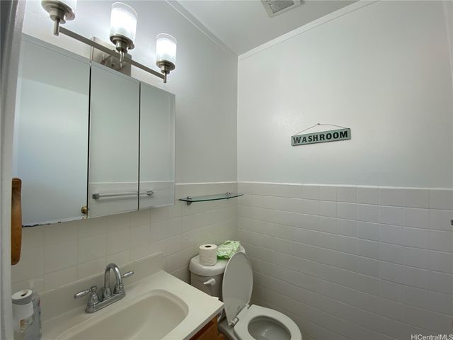 98-1387 Nola Street A, Pearl City, HI 96782