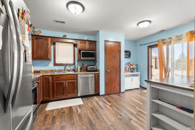 12030 Breezy Knoll Court, Fort Wayne, IN 46818