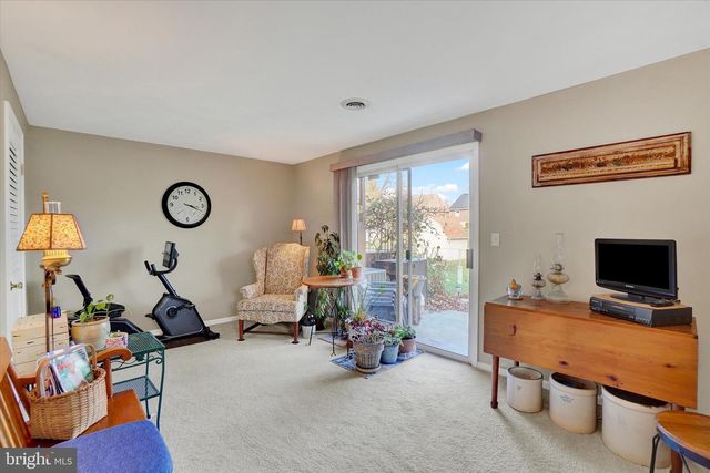 377 WELDON DR, York, PA 17404