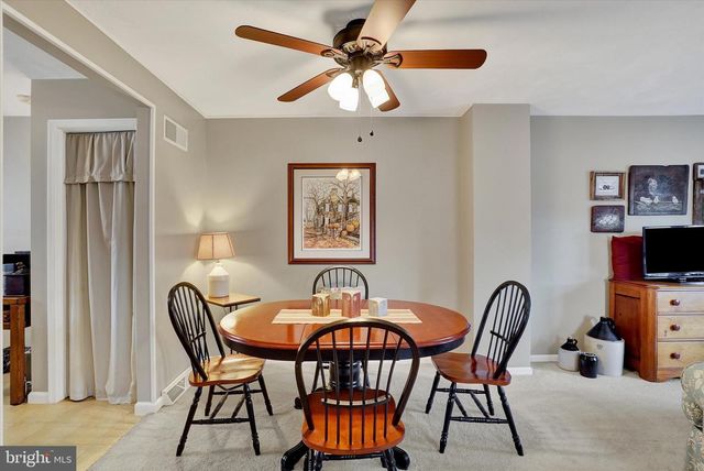 377 WELDON DR, York, PA 17404