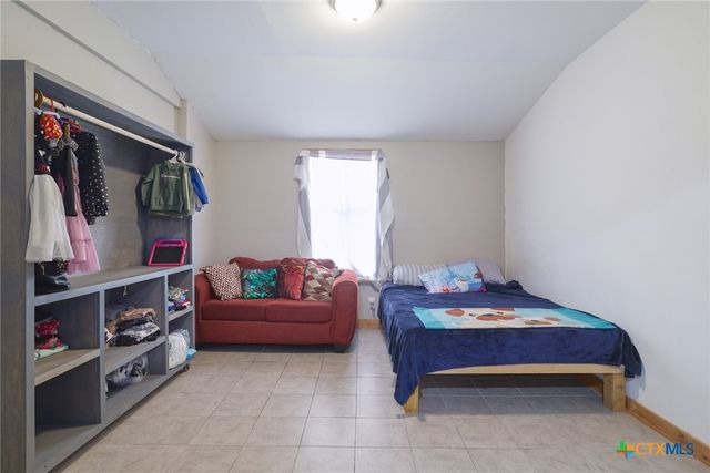5902 N Main Street, Taylor, TX 76574