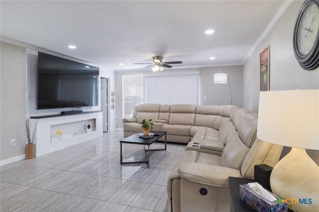 5902 N Main Street, Taylor, TX 76574