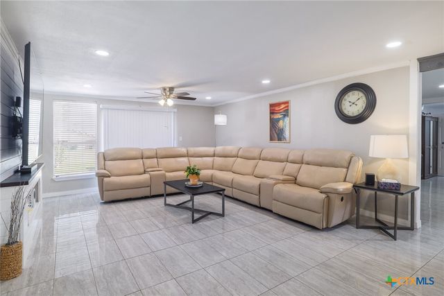 5902 N Main Street, Taylor, TX 76574