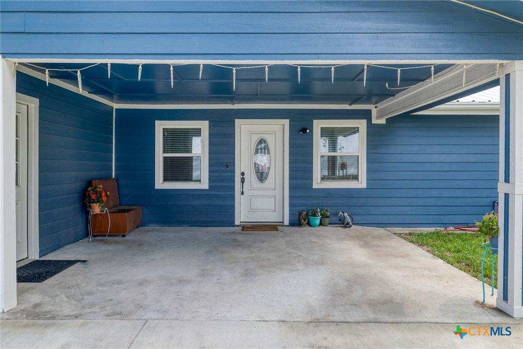 Image 2 of property listing at 5902 N Main Street, Taylor, TX 76574