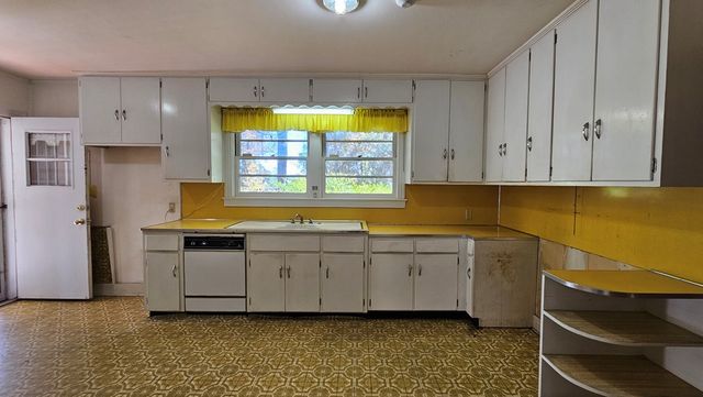 202 Squirrel Drive, Ozark, AL 36360