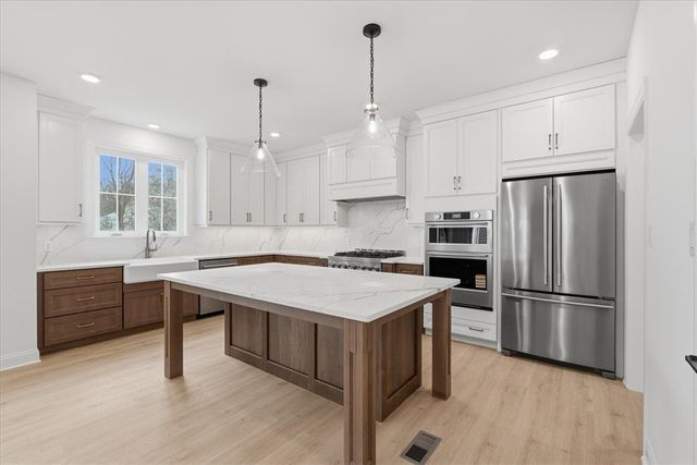 291 McMurray Road, Upper St Clair, PA 15241