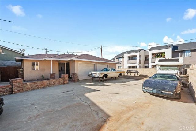 1221 W 10th Street, Corona, CA 92882