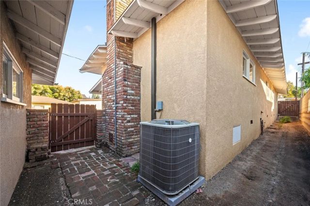 1221 W 10th Street, Corona, CA 92882