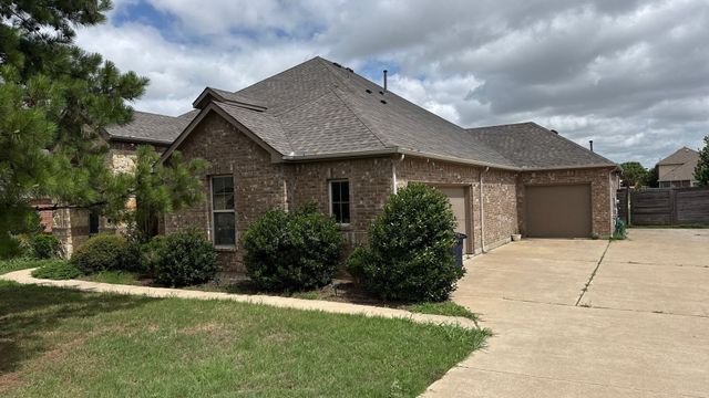 1300 Twisting Wind Drive, Fort Worth, TX 76052