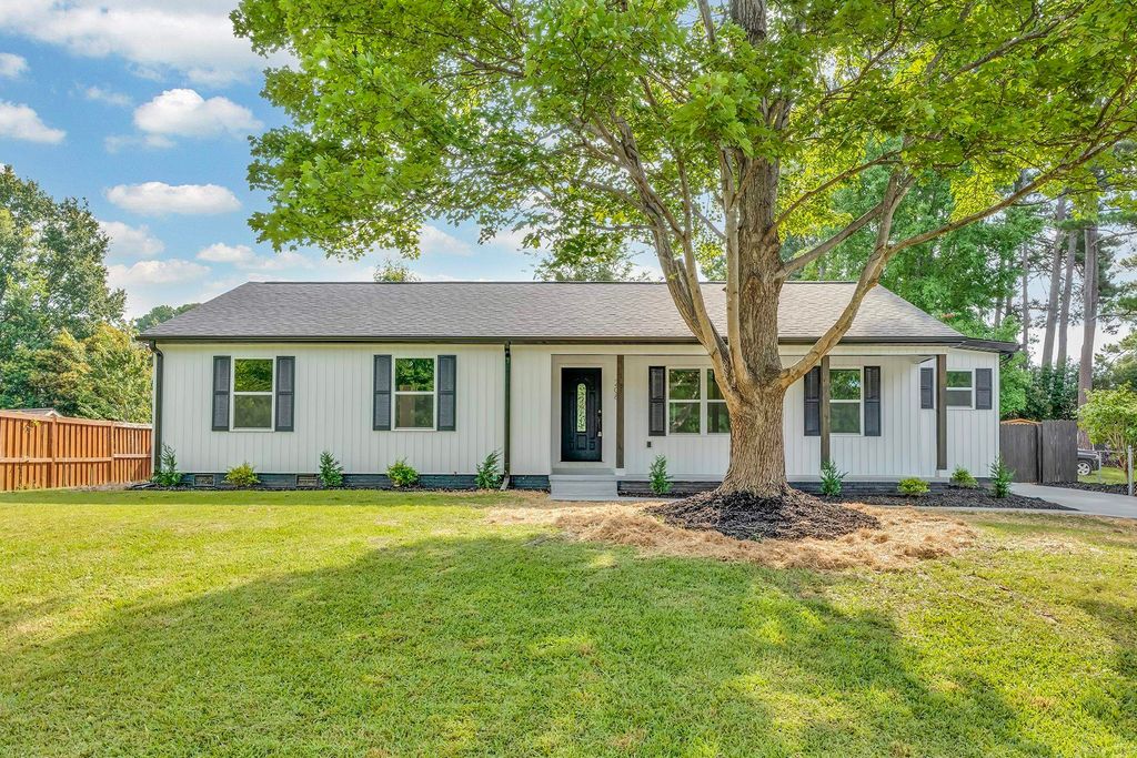 208 Seven Oaks Lane, Spartanburg, SC 29301