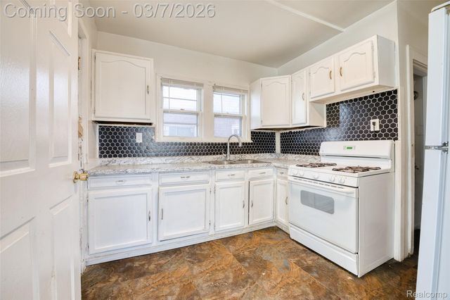 13932 Roselawn Street, Detroit, MI 48238