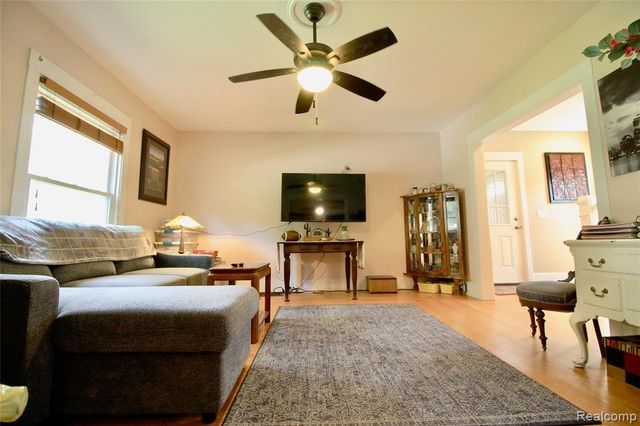 16204 Seymour Road, Linden, MI 48451