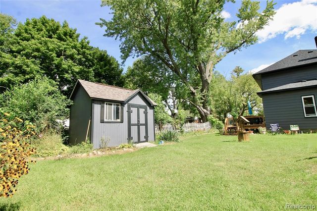 16204 Seymour Road, Linden, MI 48451