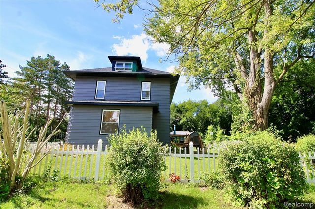 16204 Seymour Road, Linden, MI 48451