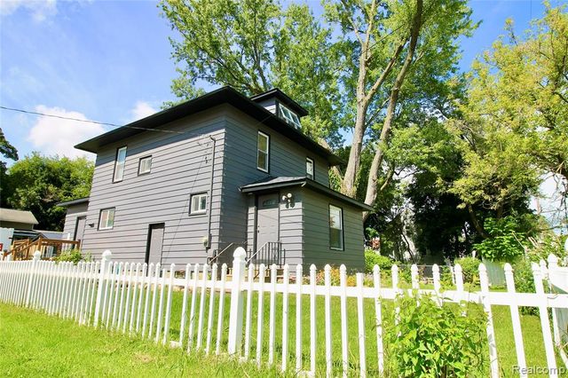 16204 Seymour Road, Linden, MI 48451
