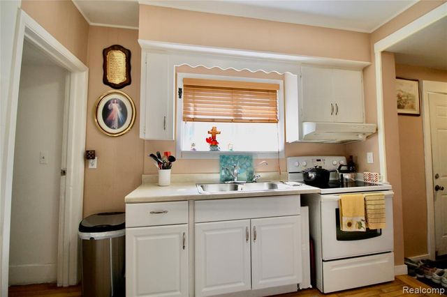 16204 Seymour Road, Linden, MI 48451
