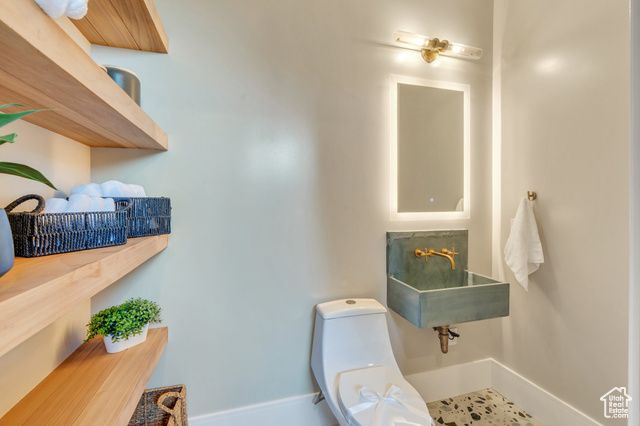 3943 N FOOTHILL DR, Provo, UT 84604