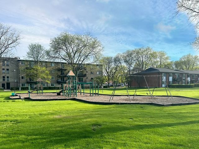 2431 E Brandenberry Court 2O, Arlington Heights, IL 60004