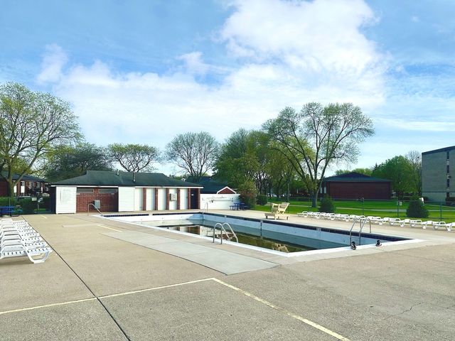 2431 E Brandenberry Court 2O, Arlington Heights, IL 60004