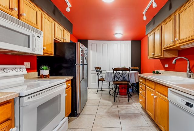 2431 E Brandenberry Court 2O, Arlington Heights, IL 60004