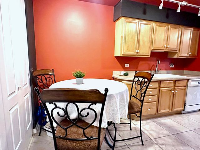 2431 E Brandenberry Court 2O, Arlington Heights, IL 60004