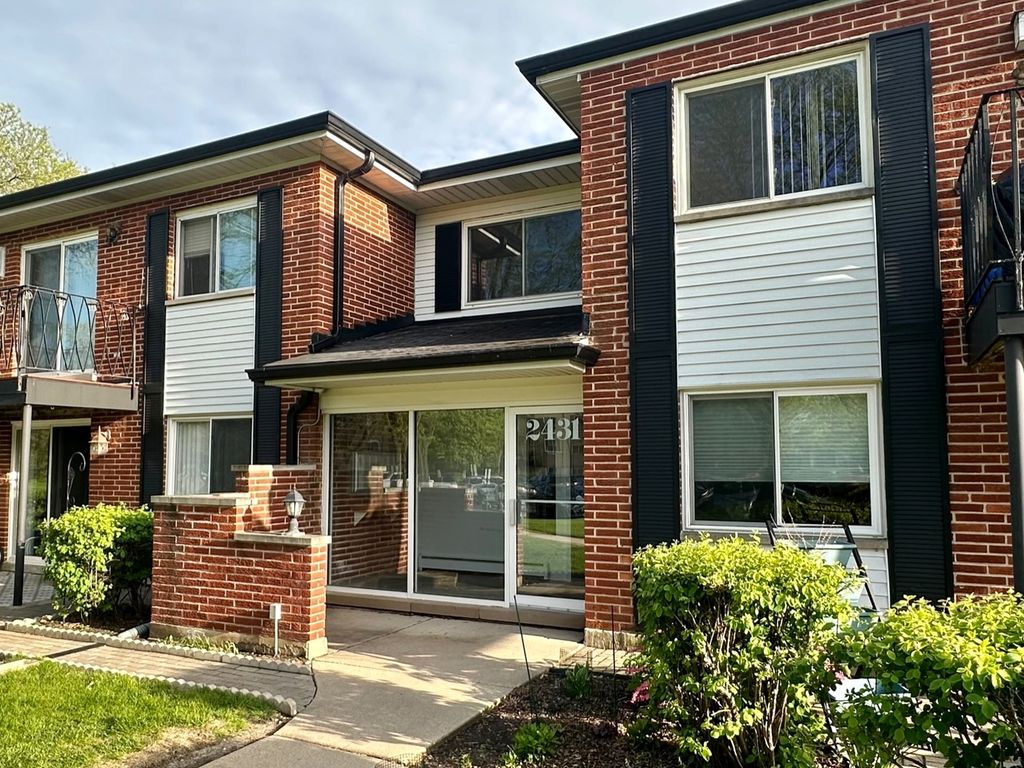 2431 E Brandenberry Court 2O, Arlington Heights, IL 60004