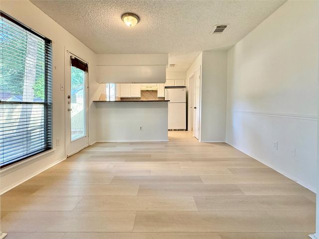 6 Maywind Court, The Woodlands, TX 77381