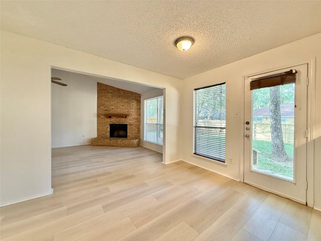 6 Maywind Court, The Woodlands, TX 77381