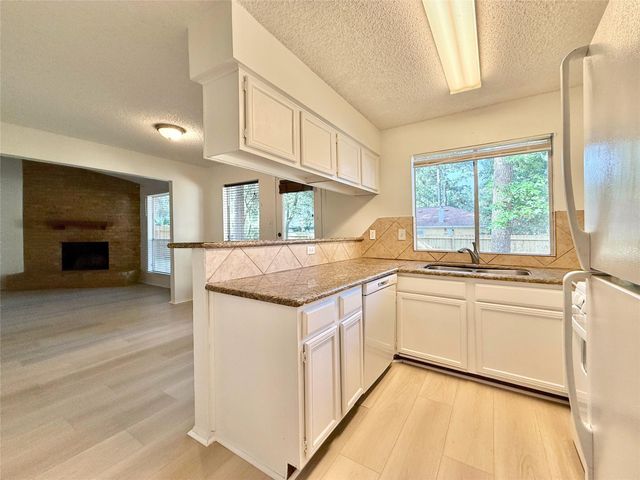 6 Maywind Court, The Woodlands, TX 77381