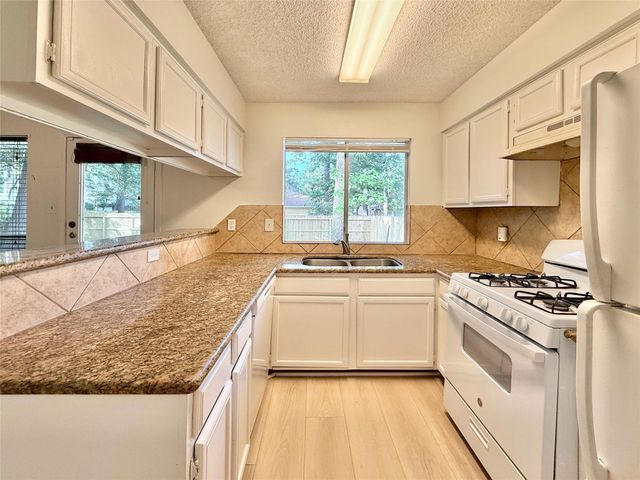 6 Maywind Court, The Woodlands, TX 77381