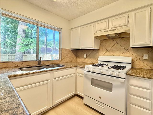 6 Maywind Court, The Woodlands, TX 77381
