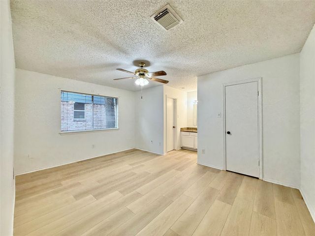 6 Maywind Court, The Woodlands, TX 77381