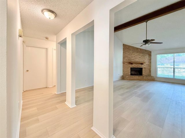 6 Maywind Court, The Woodlands, TX 77381