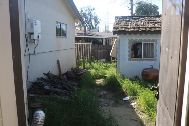 2807 E Garland Avenue, Fresno, CA 93726