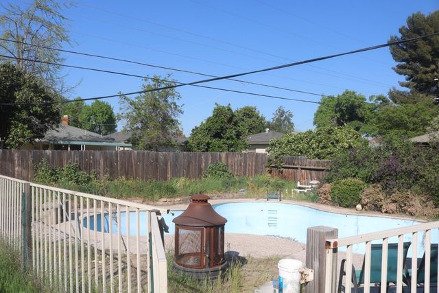 2807 E Garland Avenue, Fresno, CA 93726