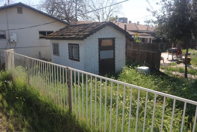 2807 E Garland Avenue, Fresno, CA 93726