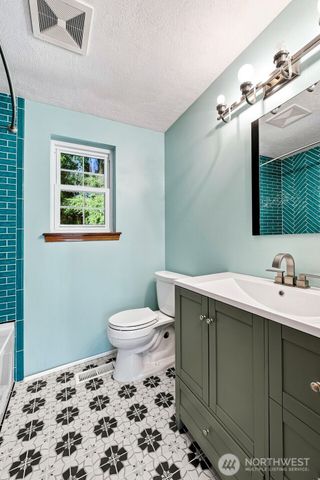 4048 Oxford Loop SE, Lacey, WA 98503